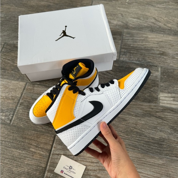 Brand New Air Jordan 1 Mid “Laser Orange “ Women’s Sneakers BQ6472107 - Picture 11 of 13